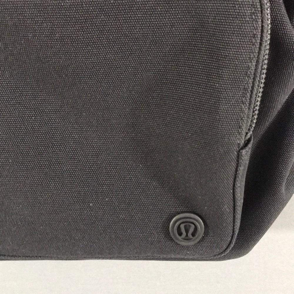 Lululemon everywhere backpack 17L $128 - Picture 2 of 8